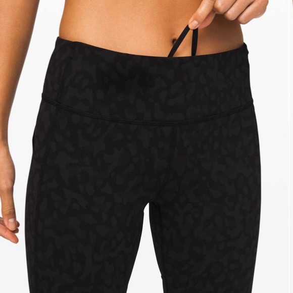 LULULEMON Pace Rival Crop *22"
Formation Camo Deep Coal Multi / Black - Picture 3 of 6